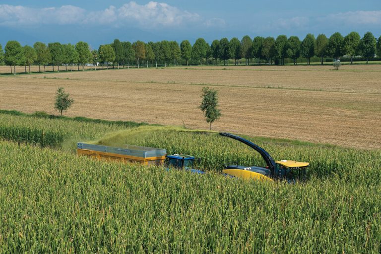 New-Holand-Kendi-Yurur-Yem-Hasat-Makineleri_0001_galeri-3