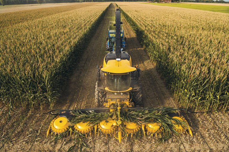 New-Holand-Kendi-Yurur-Yem-Hasat-Makineleri_0003_galeri-1